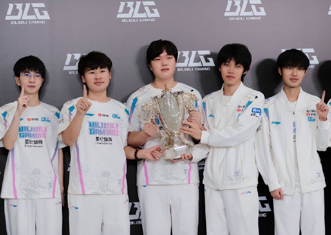 BLG横扫EG，Zeus线上压制力十足宿敌对决半决赛，技惊四座
