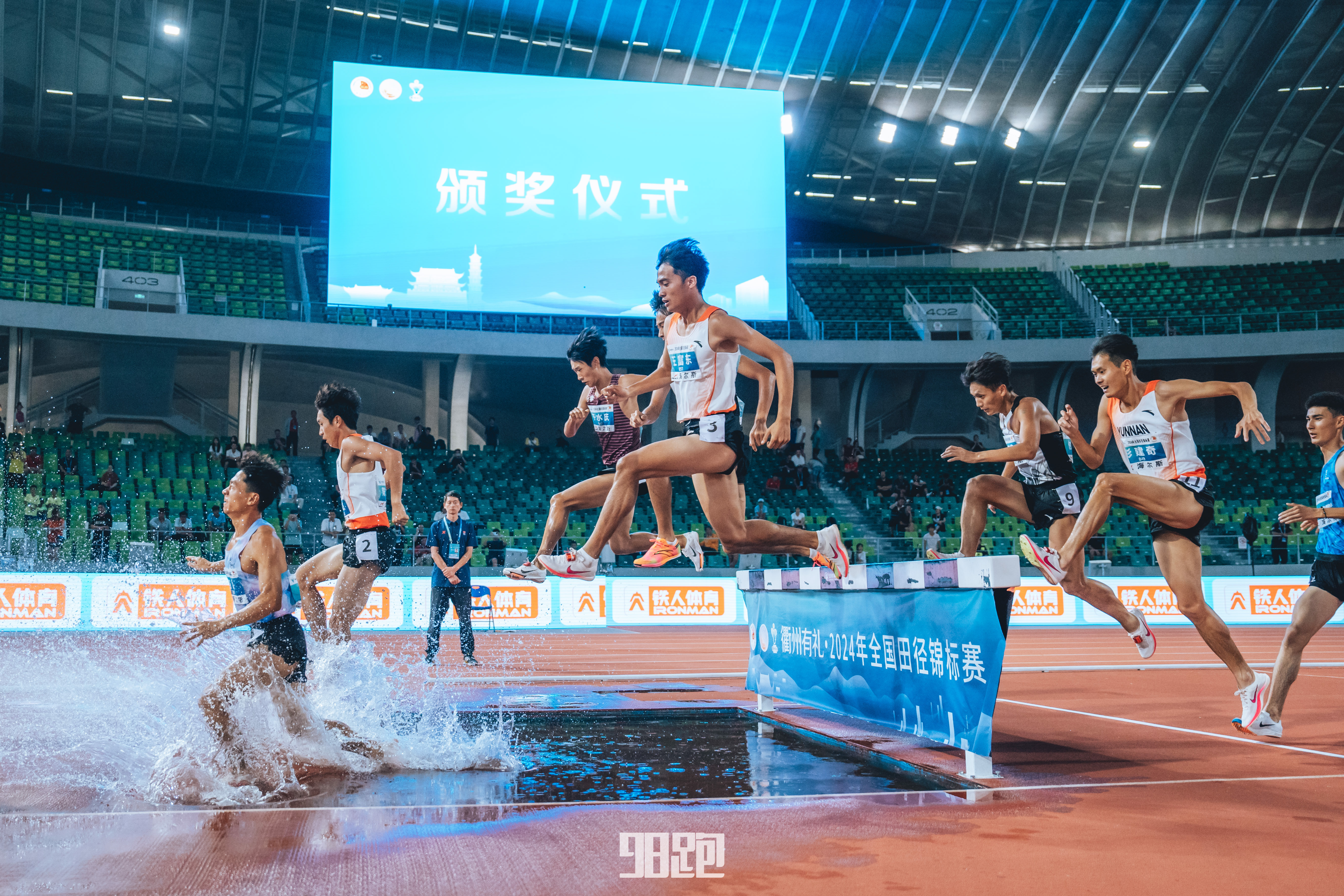 包含田径赛季收官，冠军榜单揭晓的词条