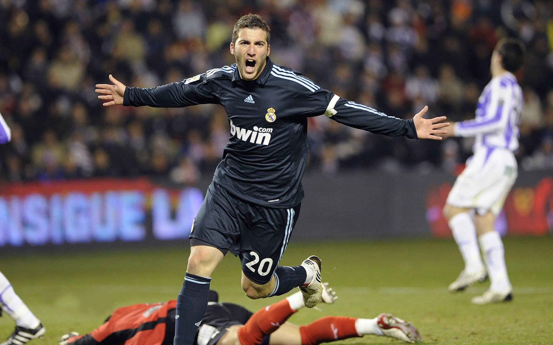 贝恩骑士团，当攻城锤在争冠的硝烟里叩响王城之门