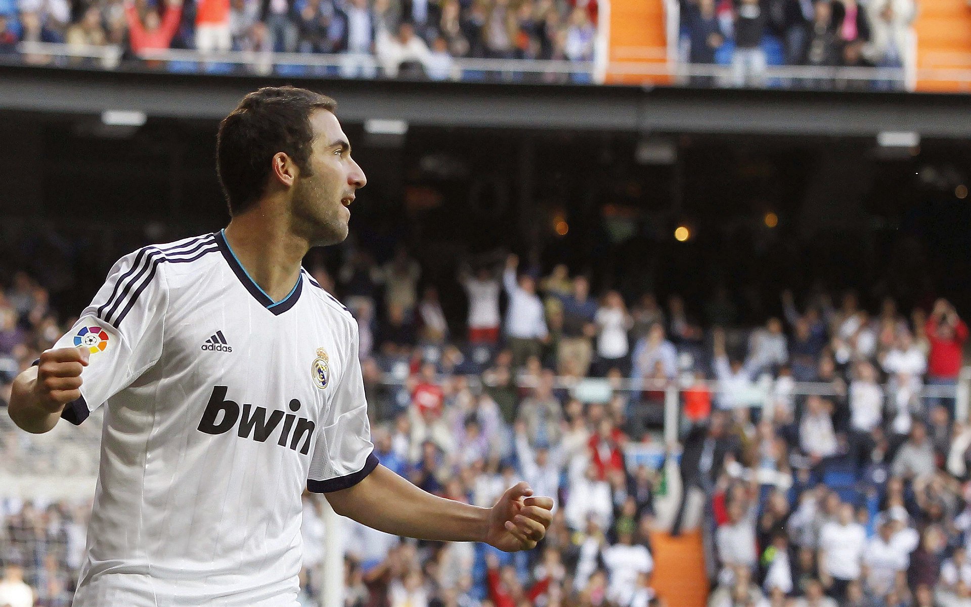 米切尔一锤定音轰碎铁桶阵,公牛窒息防守下演压哨绝杀!